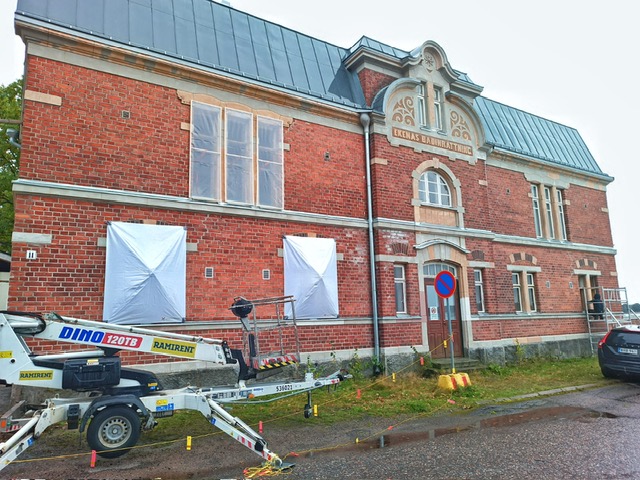 Ikkunoiden entisöinti ja suojaus